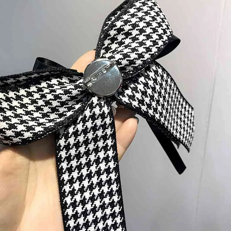 Korean Vintage College Houndstooth Swallow Gird Big Bow Tie Broscher för Kvinnor Mode Shirt Corsage Smycken Tillbehör