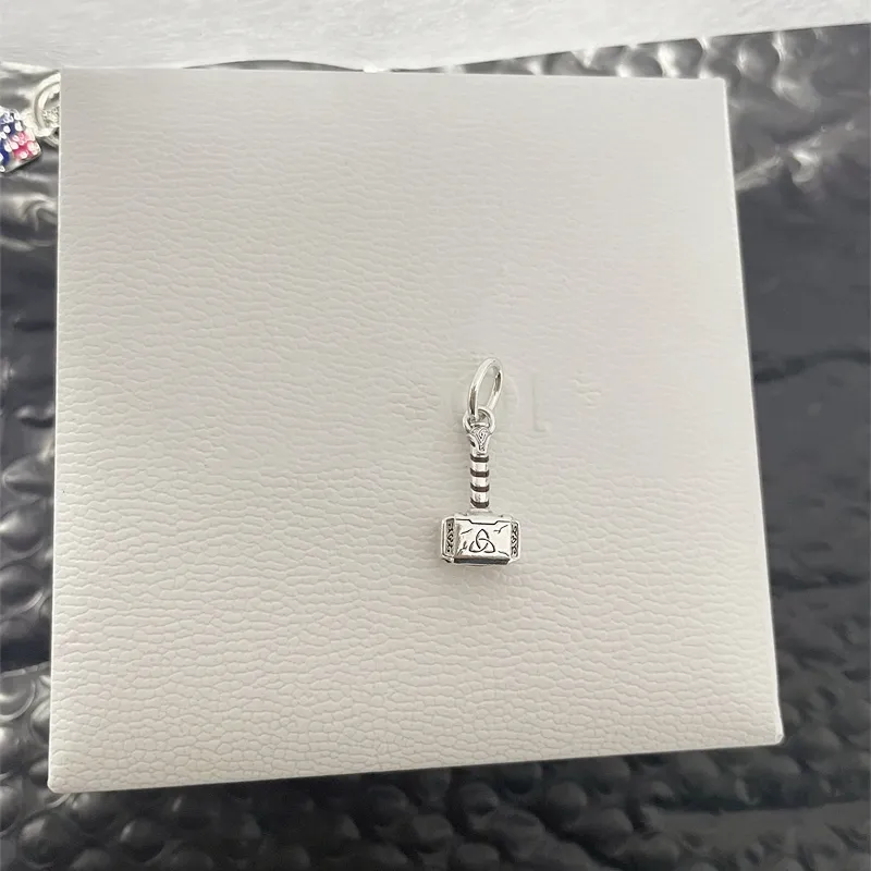 Avrupa Pandora Charms Bilezikler Uyar 2022 Mavel Mjolnir Thunder Hammer Layık Boncuk 925 Ayar Gümüş Charm DIY Takı Kadınlar Için Toptan 790483C01