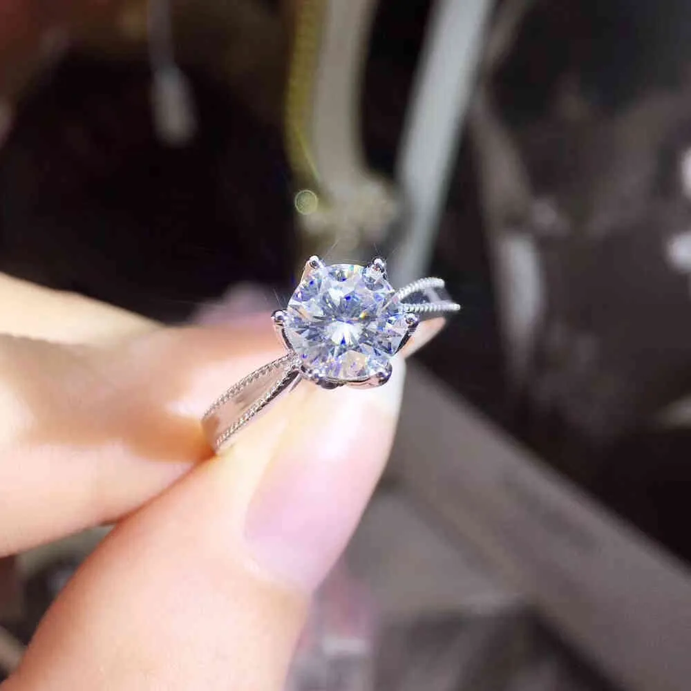 Specjalna konstrukcja 14K Biały złoty pierścień Romantyczny Korony Styl Moissanite Biżuteria Okrągły Brilliant Cut Angulamin Anniversary Ring