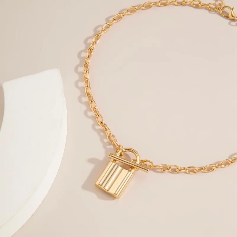 Lacteo Neo Gothic Lock Stick Pendant Halsband Uttalande Vintage Single Cross Chain Choker Jewelry for Women Accessories Halsband205K