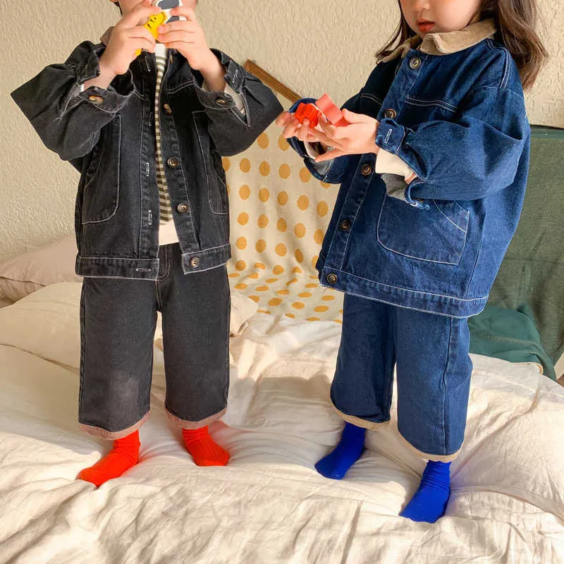 Vår barn pojkar flickor mode patchwork denim kläder sätter avslappnad jacka och lösa jeans 2st Barn outfits 210615
