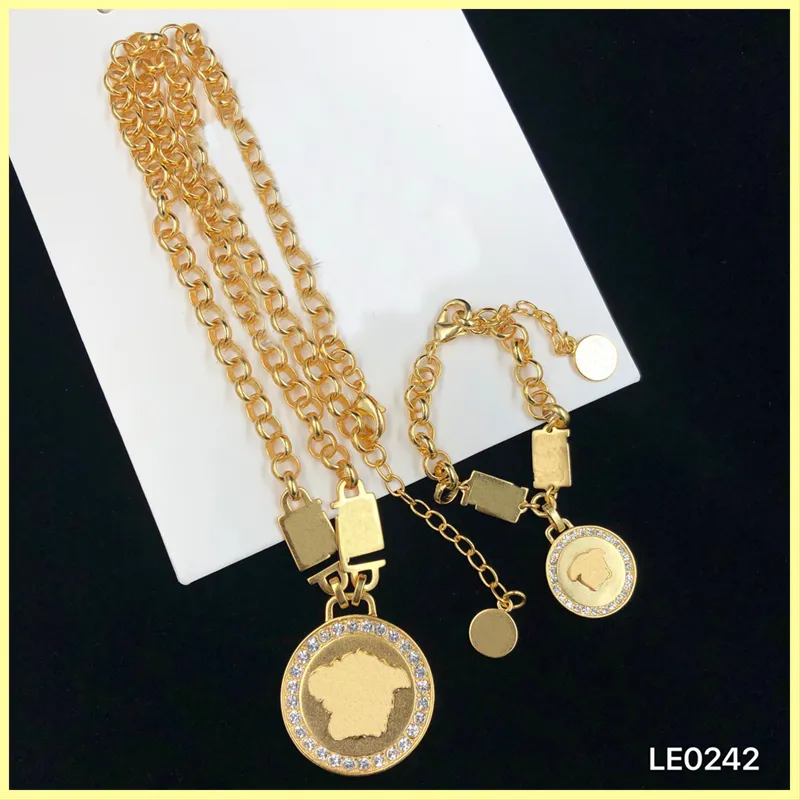 2021 Designer Bracelet And Necklace For Men Women Luxury Jewelry Fashion Designers Bracelet Gold Head Necklace Chain Link Wedding