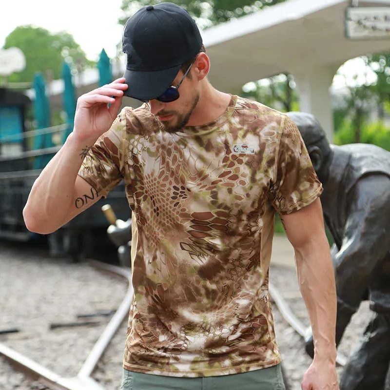 T-shirt de camouflage tactique de style militaire d'été hommes respirant séchage rapide armée combat t-shirt à manches courtes compression camo tee 210716