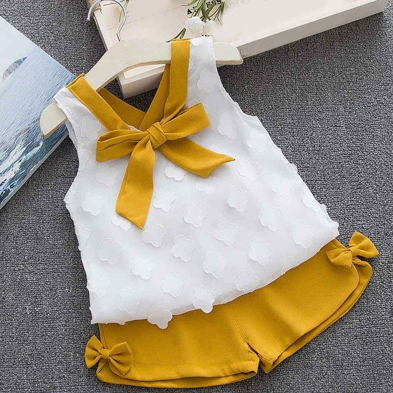 1-4Y Costume d'été Ensembles de vêtements pour filles Vêtements pour tout-petits en mousseline de soie Bowknot Top + Short Baby Girl 210528