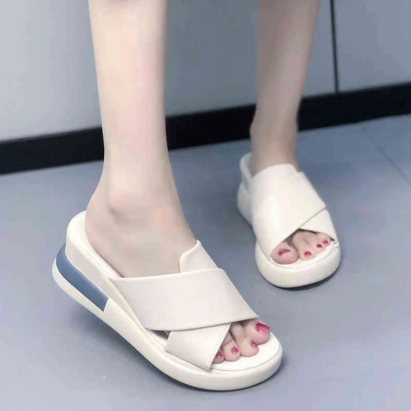 Auf EINEM Keil Schuhe Frau 2022 Hausschuhe Casual Gummi Flip-Flops Pantofle Niedrige Plattform Luxus Sommer Hawaiian Neue Stoff Basic rutschte Y220221