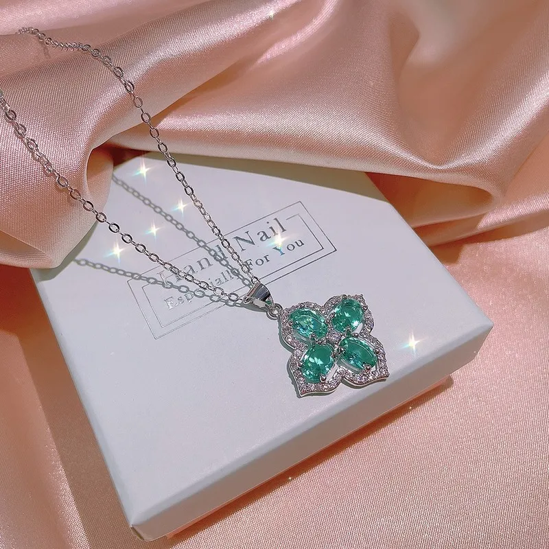 Solid 925 Silver Inlagda och odlad Emerald Four-Leaf Clover Halsband Ring Örhänge För Dam Party Engagement Smycken Present Kiss044