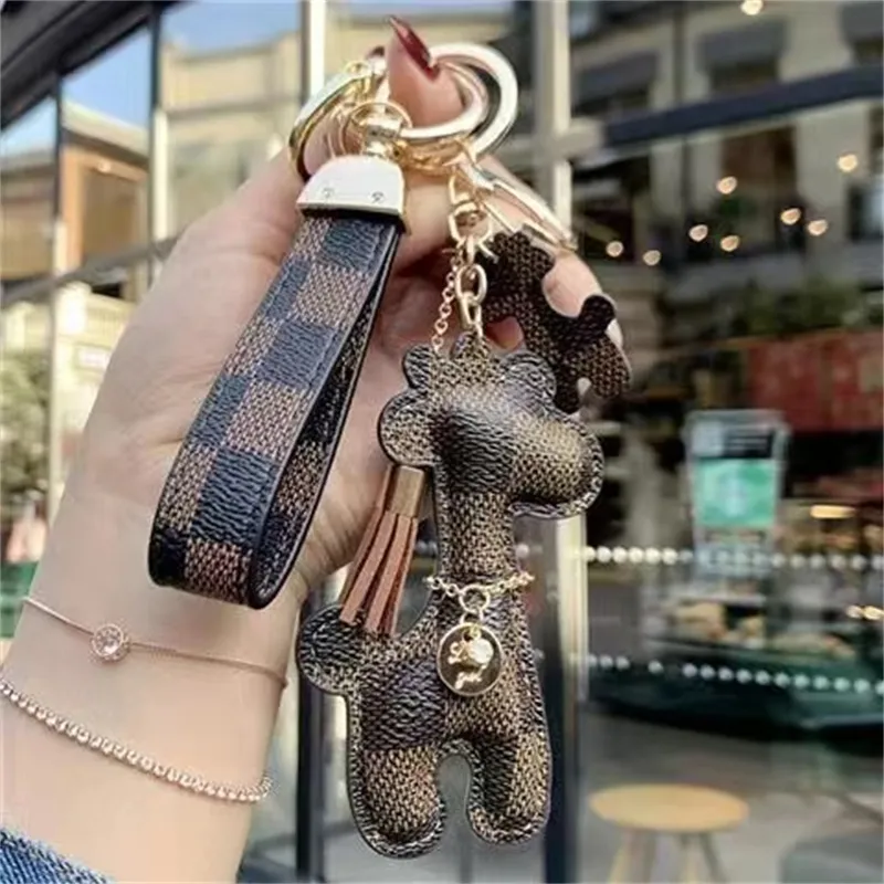 Designer di lusso L Portachiavi Uomo Donna Moda Gatto e cervo Fiore Borsa Accessori pendenti Simpatico moschettone Portachiavi Amanti Chiavi della macchina 244U