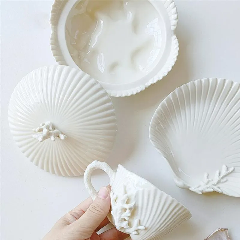 Filiżanki spodki High-end Coral Shell Relief Coffee Cup i spodek Ceramiczny popołudnie Teacup Creative Porcelain Tazas de Cafe250n