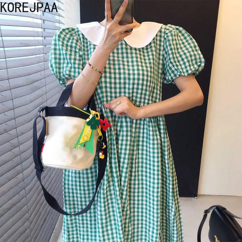 Korejpaa Femmes Robe Corée Été Mode Rétro Poupée Col Contraste Couleur Plissée Taille Bulle Manches Plaid Longue Robe 210526