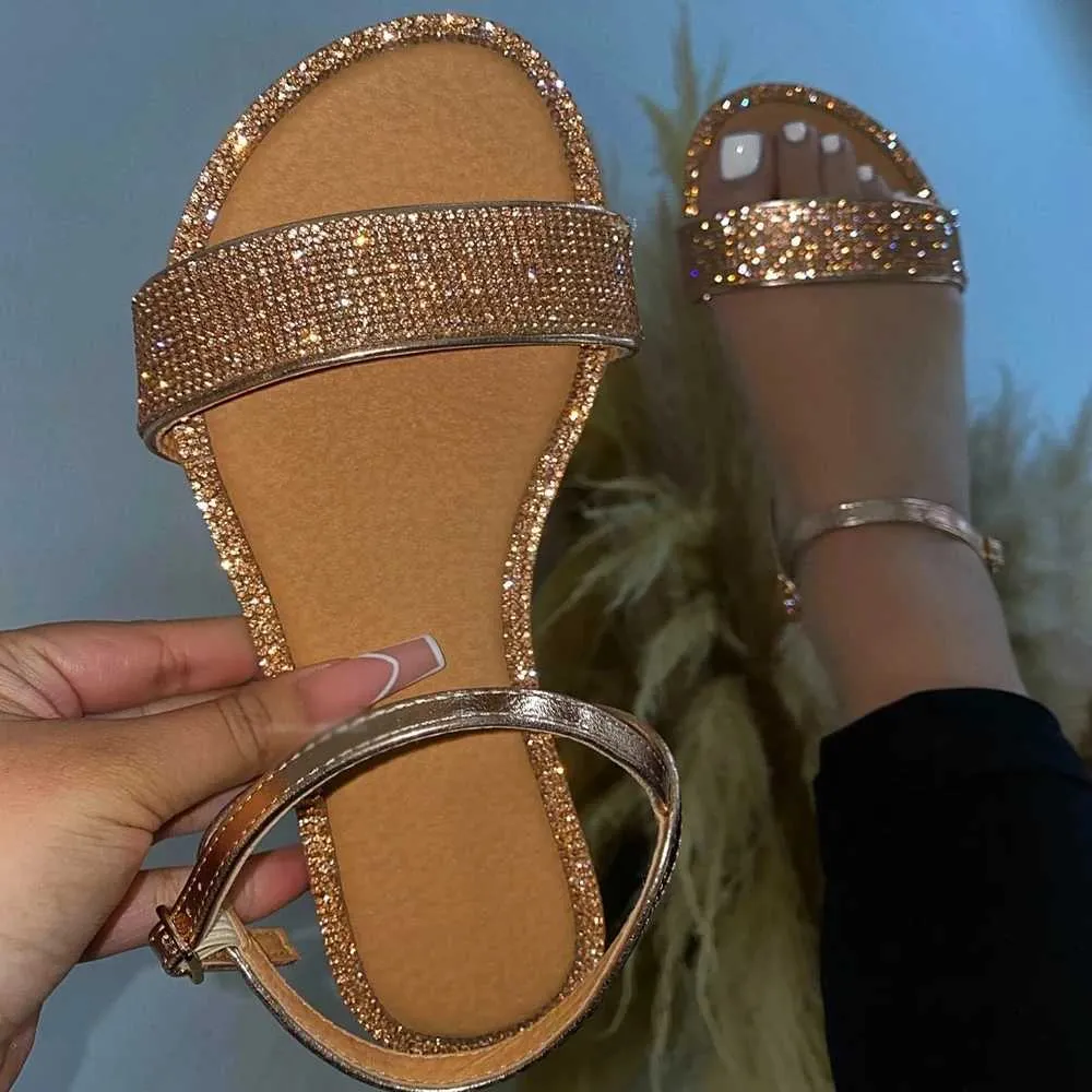 Nouc 2021 rhinestone sandaler ljusa diamant kvinnor bling tofflor casual utomhus resa platt strand skor sommar kvinnor sandaler y0721