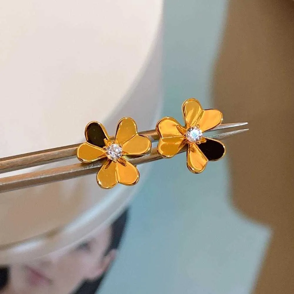 Brand Pure 925 Sterling Silver Jewelry For Women Gold Color Flower Earrings Luck Clover Design Wedding Party Mini Cute Size