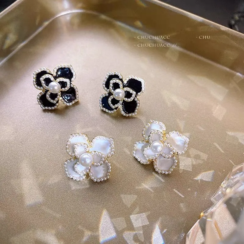 Boucles d'oreilles en forme de fleur pour femmes, matériau en alliage populaire incrusté de perles naturelles, bijoux exquis, meilleur cadeau, 2021