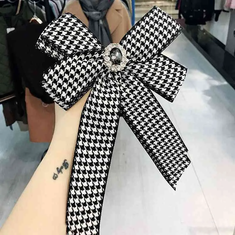 Basit Kore Tatlı Houndstooth Büyük Çiçekler Papyon Kadınlar Için Broş Moda Takım Elbise Bez Gömlek Korsaj Takı Yaka Aksesuarları