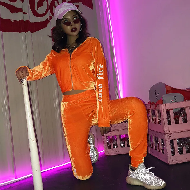 Hight Qualtiy Orange / Bleu / Noir Femmes Velours Chaud Deux Pièces Survêtement Mode Manches Longues Crop Hoodies + Pantalon Sprotwear Costumes 210517