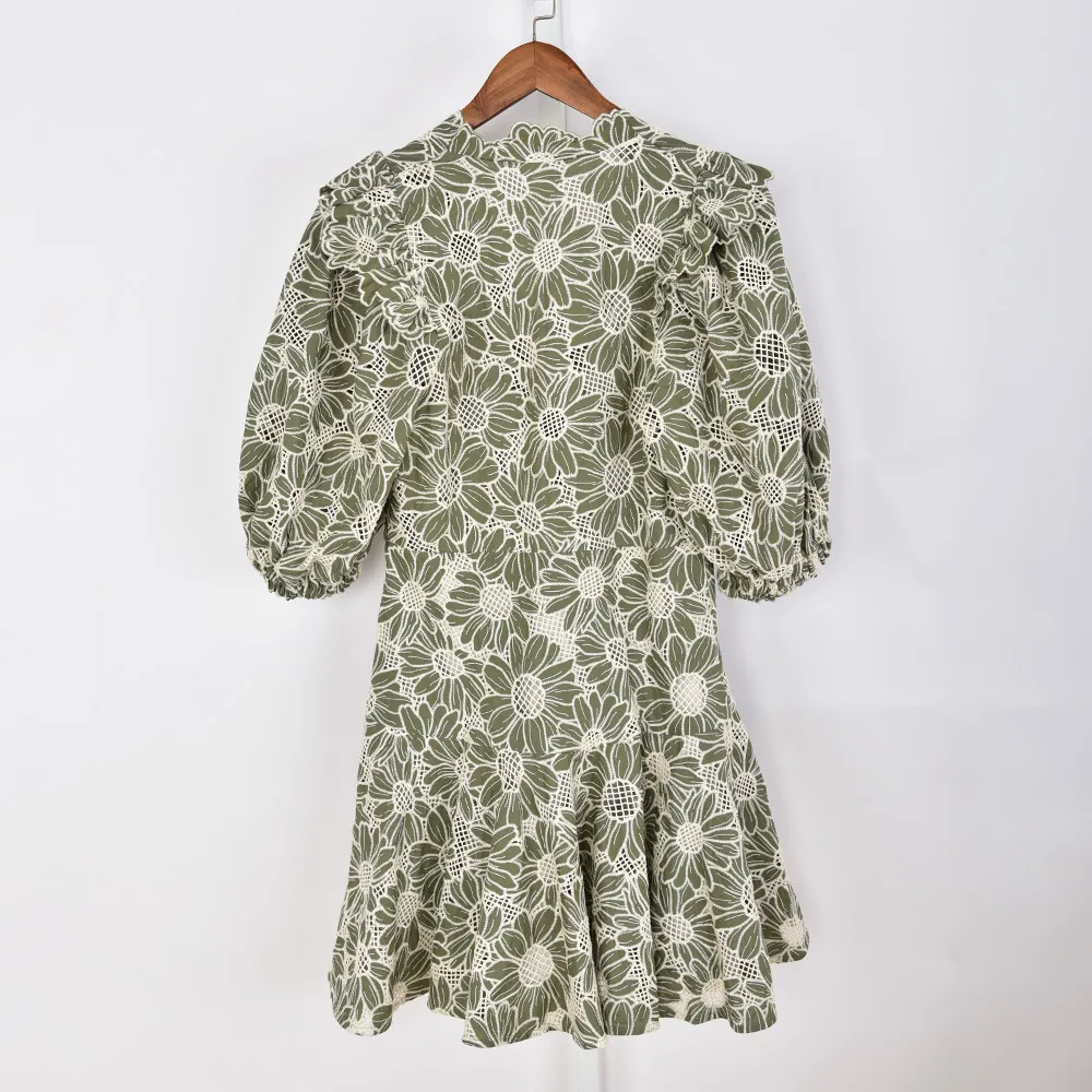 2021 Autumn 3/4 Puff Sleeve V Neckline Green Dress French Style Floral Print Cotton Embroidery Hollow Out Knee-Length Dresses G127031