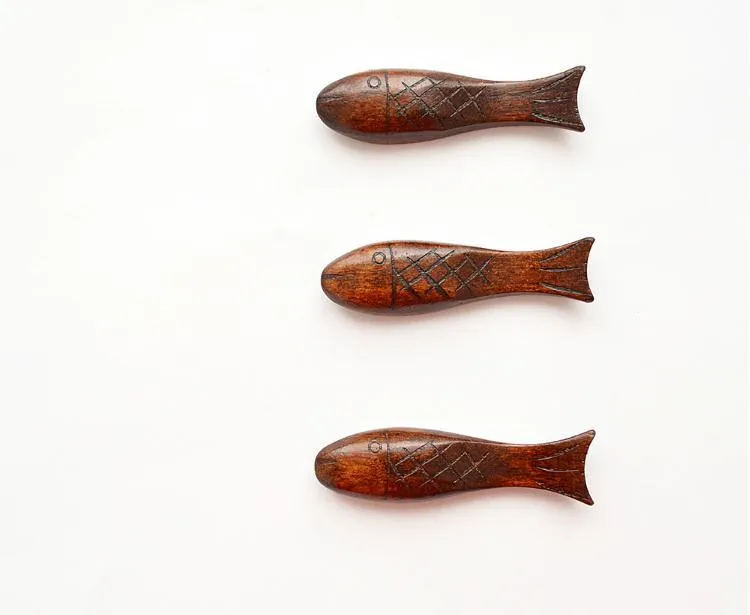 Poissons en forme de poisson Titulaire de la vaisselle naturelle Porte-baguettes Dos Cuillère Couteau à fourche Couteau en bois Porte-Cuisine Outils de cuisine en gros