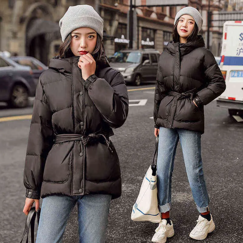 Femmes Automne Hiver Veste avec ceinture Coton Parkas à capuche Slim Veste courte Blanc Rouge Rose Noir 211130