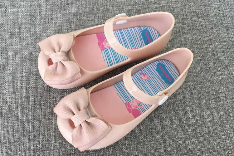 2021 Summer Autumn Bambini Moda bambini Ragazze Sandali Bow Bottone Principessa Scarpe singola Farfalla Baby Bambini Bambini Pantofole Candy Colors Scarpe H916QQLF