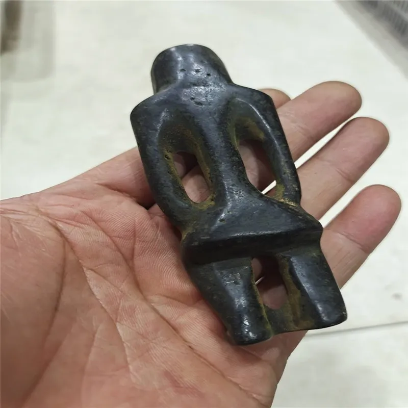 La culture de Hongshan imite la sculpture de crâne de pièce magnétique de météorite de collection de jade antique peut absorber la météorite de magnétite