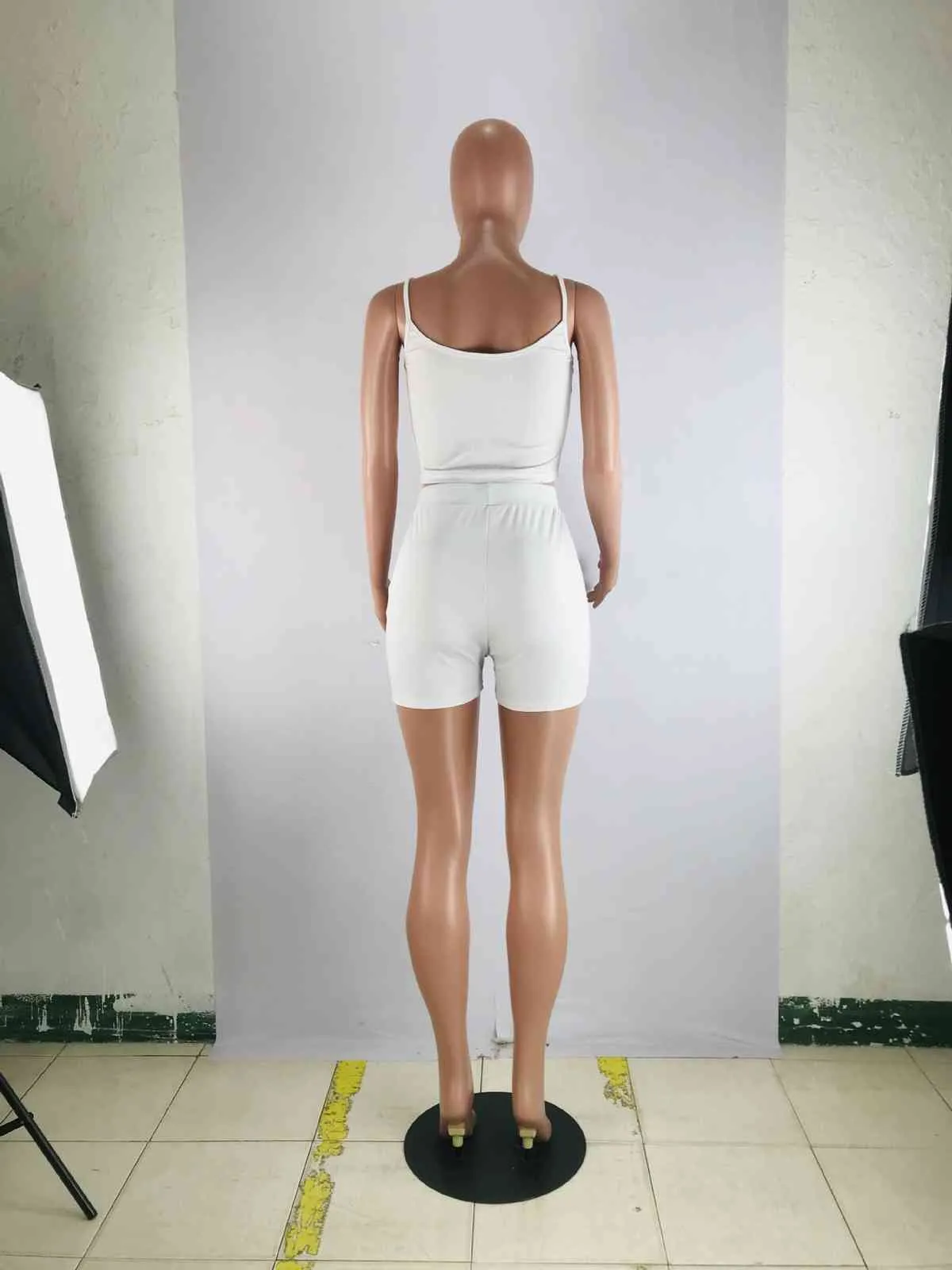 Color sólido 2 piezas Biker Shorts Set para mujeres Producto de verano Jersey Crop Top Skinny Gym Ropa Streetwear 210525