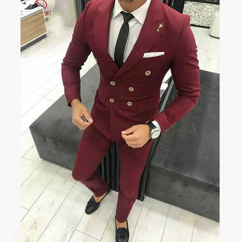 スリムフィットダブルブレストウェディングスーツのための男性のためにピークしたラペルブルゴーニュの男性ビジネスフォーマル2個のプロム新郎Tuxedo Fashion x0909