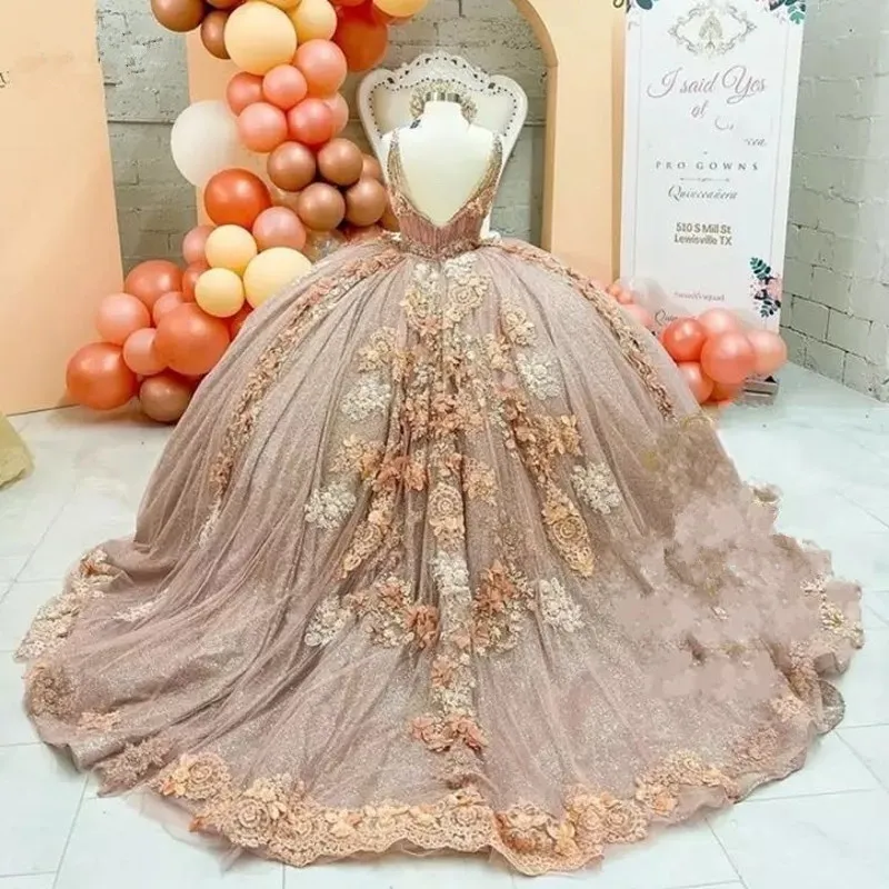 Charro Vestidos de 15 A Os Quinceanera Sukienki z kwiatową różowo -złotą aplikacją Słodka 16 Biała Dress207r
