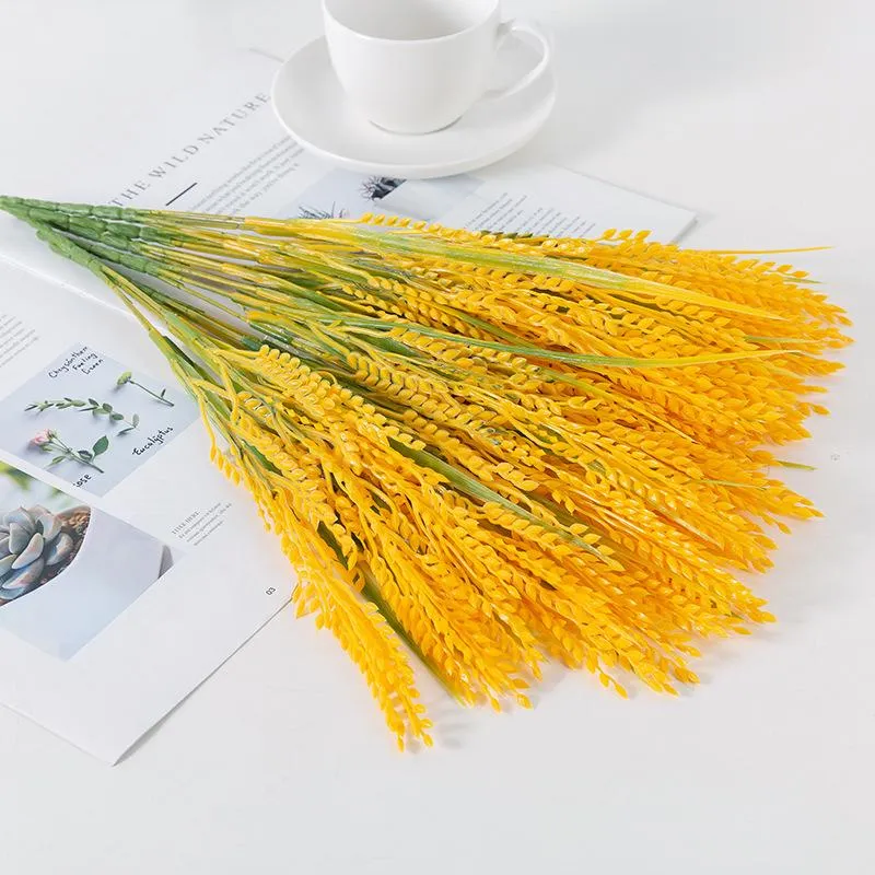 زهور الزهور الزهور أكاليل 5Forks محاكاة آذان القمح الذهبي الأرز النبات الاصطناعي ترتيب زهرة المعيشة غرفة نوم WE223E