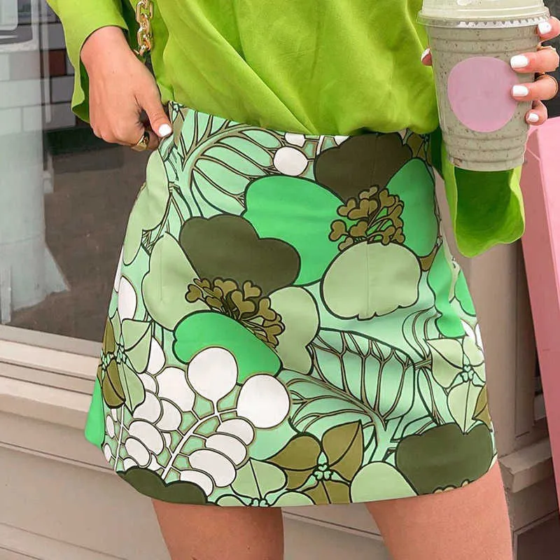 Jupe verte peinte à la main Y2K Filles Summer Chic Mode Floral Imprimé Mini Jupes à taille haute pour femmes Casual Streetwear 210721