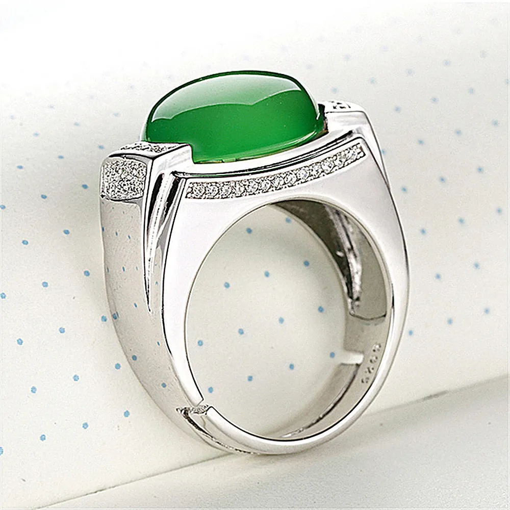 Vintage Emerald Agate Green Jade Gemstones Diamanter Ringar för Män Vit Guld Silver Färg Argent Smycken Bague Anillos Arabia