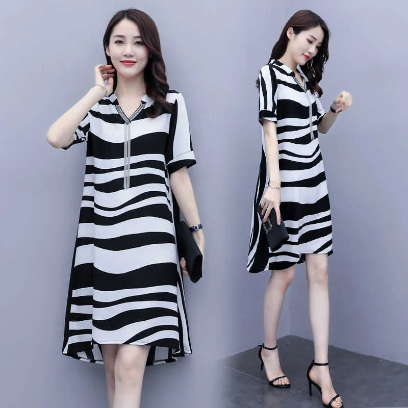 Mode plus size streep print vrouwen jurk casual losse kwasten decor chiffon elegante dame zwart wit v-hals A-lijn 210526