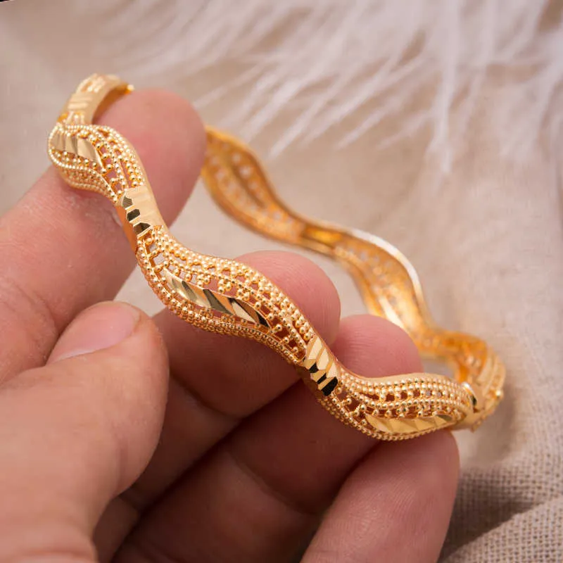 24k Guldfärg Manschett Rippel Högkvalitativa BanglesBracelets Kvinnor Moder Metall Manschettkorg Smycken Brud Födelsedaggåvor Q0719