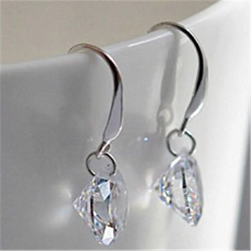 Boucles d'oreilles pour femmes Dangle cristal plaqué argent simple zircon diamant Round Fashion style longue goutte
