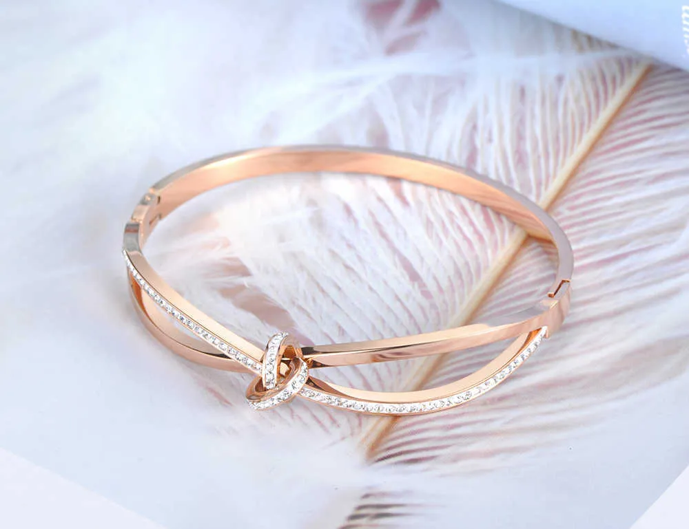 Sprankelende CZ Crystal Cross Bow-knoop Armbanden Armbanden Sieraden Voor Vrouwen Rose Gold Roestvrijstalen Bruiloft Bangle B19094 Q0717