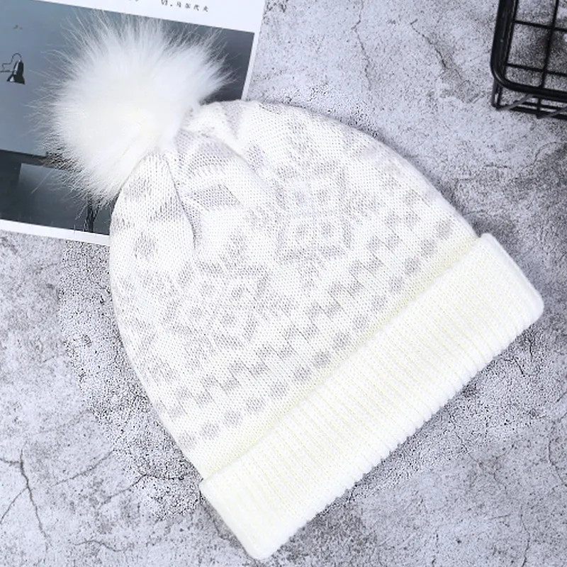Partihandel Höst Winter Caps Christmas Series Snowflake Elk Stickad Cap Women's Acrylic Wool Ball Wool Hat