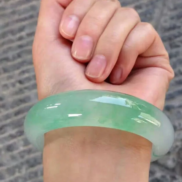 Envoyer un certificat pur Myanmar Jade Aclass 53mm62mm glace vert clair bracelet princesse élégante GIED8067741