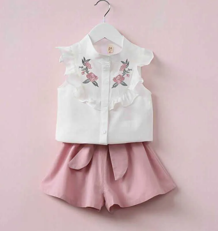 Summer Girl Sets Camicia ricamata con fiori bambini + pantaloncini con fiocco 2 pezzi Abiti completi 2-6 anni LT025 210610