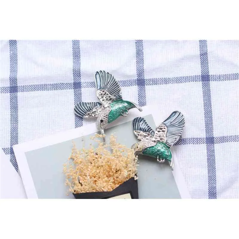 패션 비행 조류 브로치 핀 여자 동물 hummingbird 브로버 개인화 액세서리 힙합 쥬얼리 선물