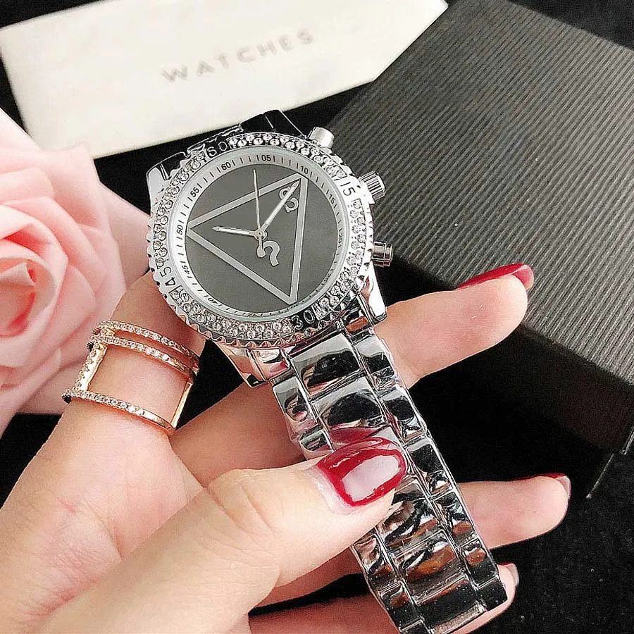 Marque regarde des femmes fille diamant cristal triangle interdire style métal métal acier band quartz wrist watch gs 462888