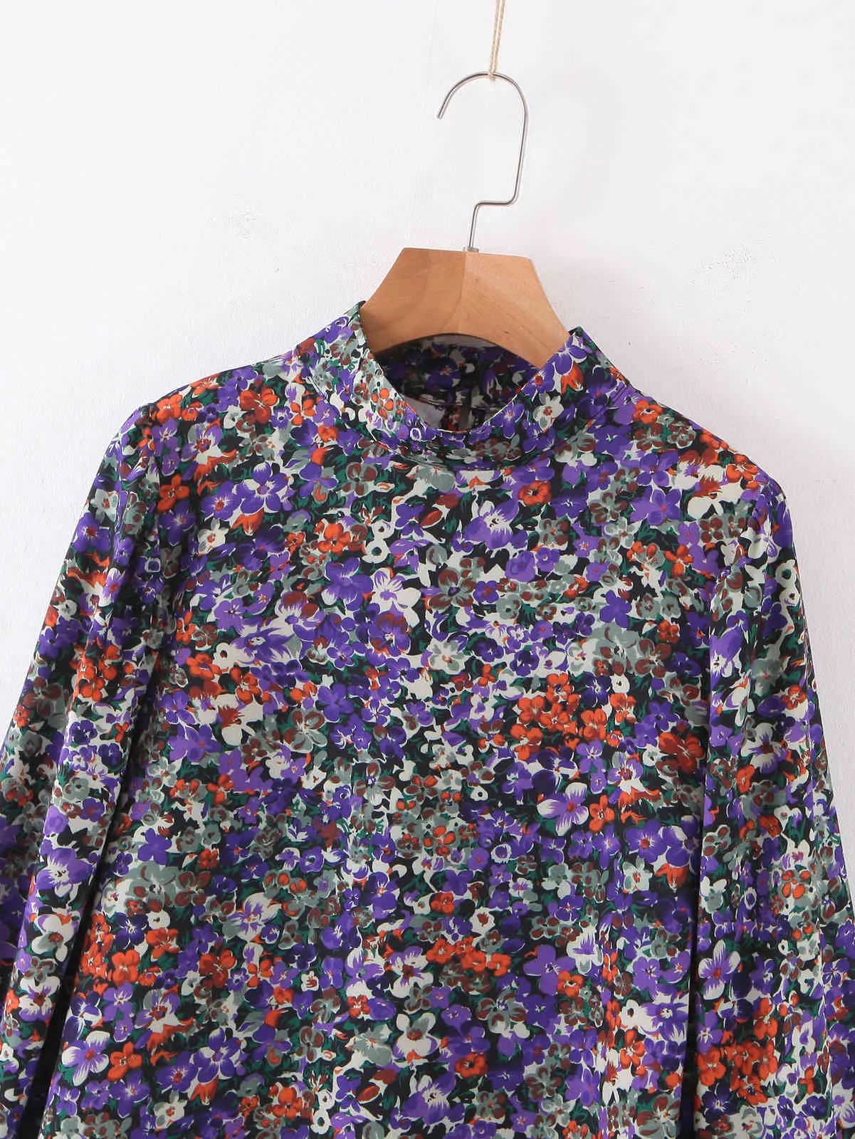 Femmes Blouses imprimées violettes Col roulé Longues manches Lanterm Chemises Tops Femme Floral Automne Mode Bluas Élégant Dames Porter 210416