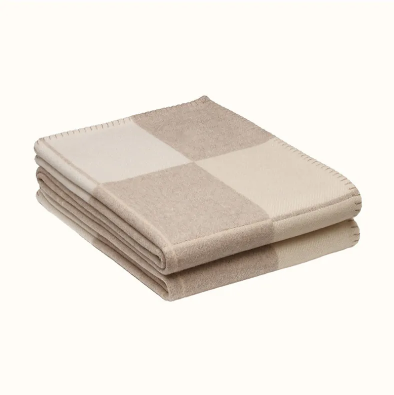 Kaszmirowy projektant koc miękka wełniana szalik szalik szalik drukowane ciepłe sofa łóżko na zewnątrz koce podróżne 135x170cm2347