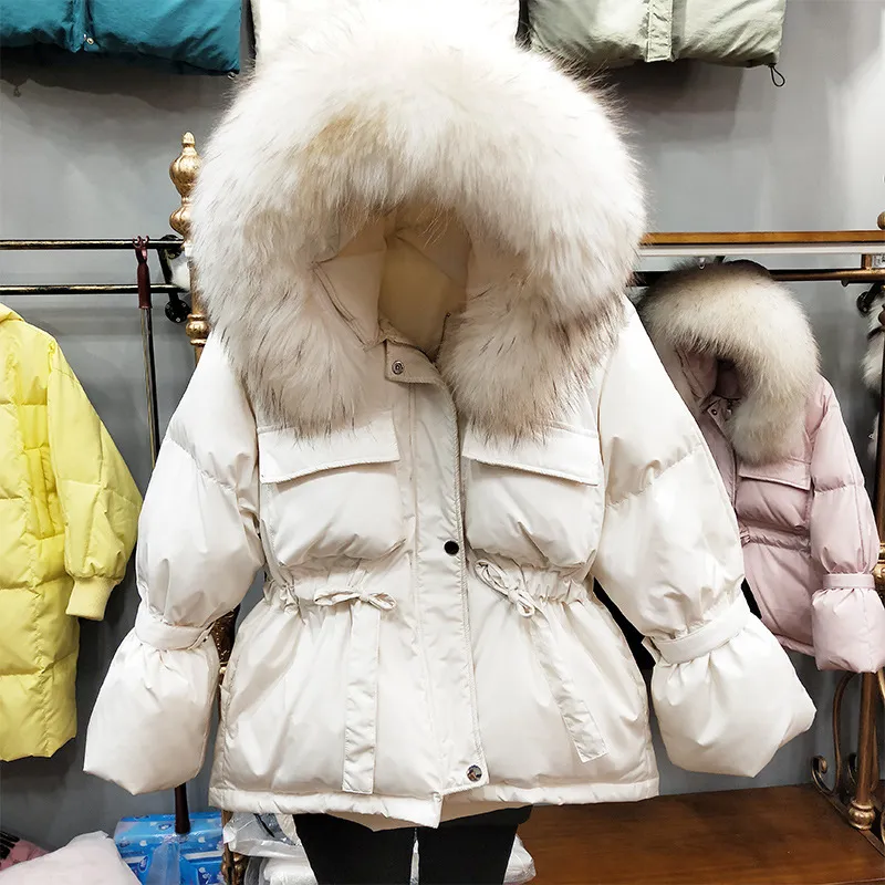 大きな天然のアライグマの毛皮の冬のジャケットの女性90％ホワイトアヒルダウンコート厚い暖かいサッシネーション短いパーカースノーコート210423