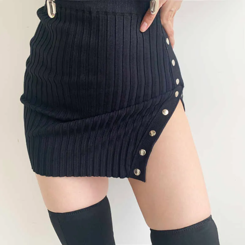 Womengaga Koreansk Slim High Waist Single-breasted Sticka Guldknapp Sexig Oregelbundet Split Buttock Stickad Mini Skirt VY8 210603