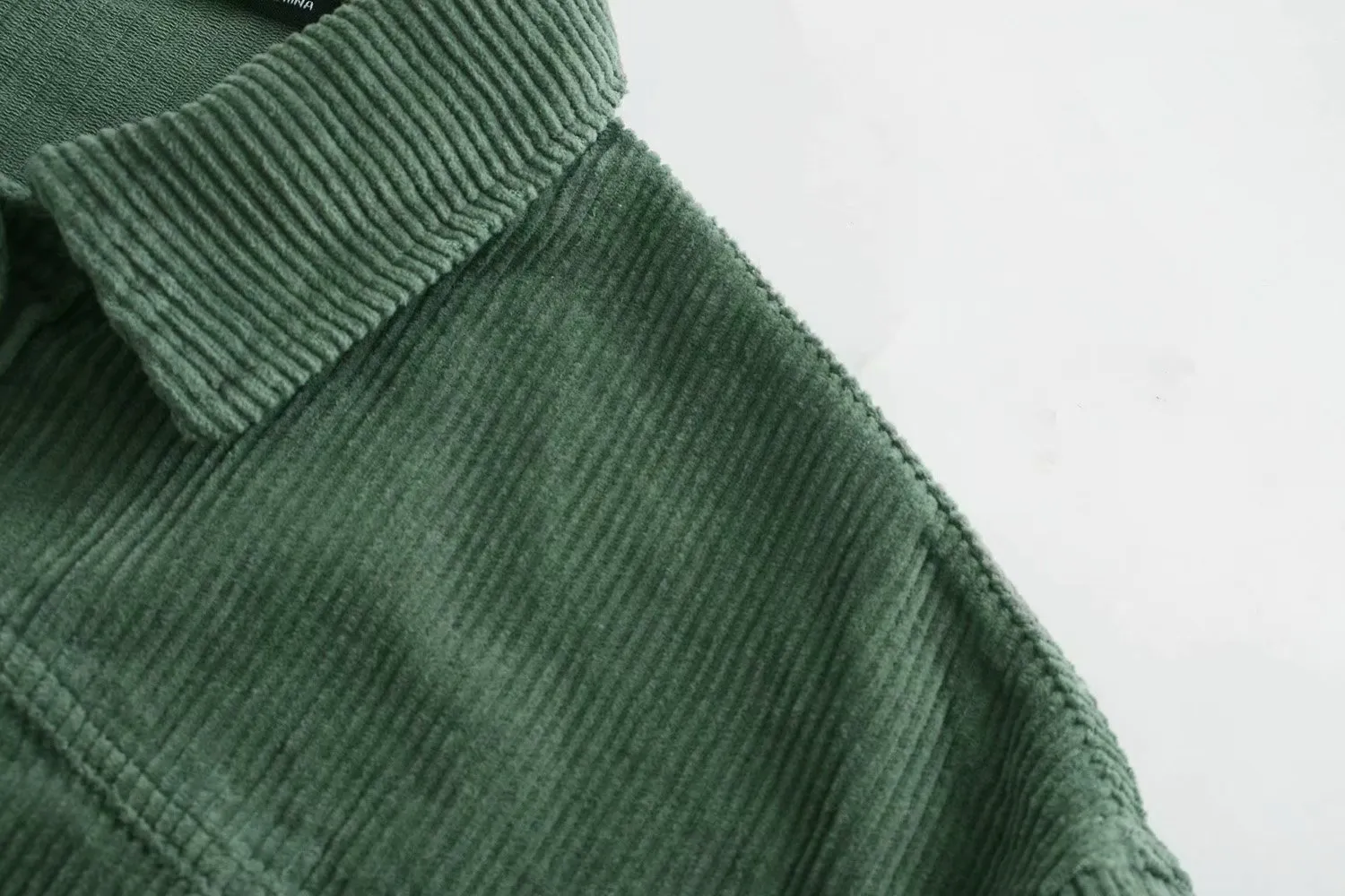 ポケット付きビンテージコーデュロイシャツジャケット女性ボタンコートタッセルソリッドカラー女性トップ210421