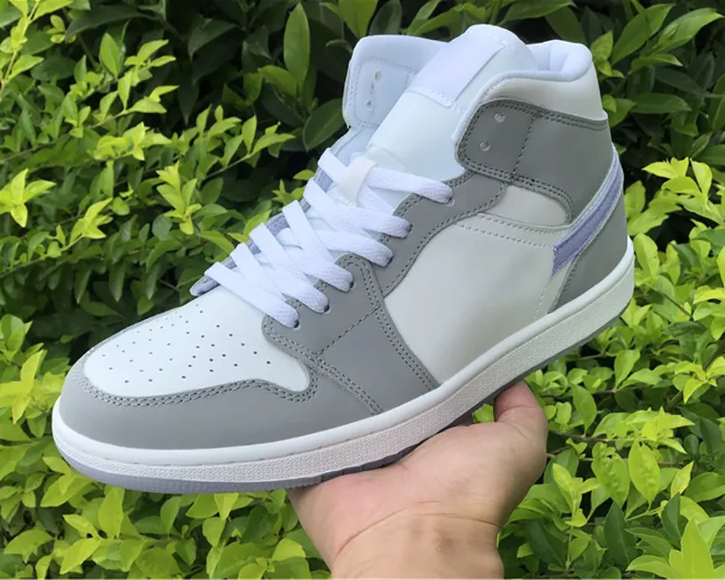 2021 Jumpman 1sMen Women Mid Top Quality Basketball Shoes white-gray Luxury Designer Mens Womens Banned Bred Toe Chicago Trainers Sneakers With Box