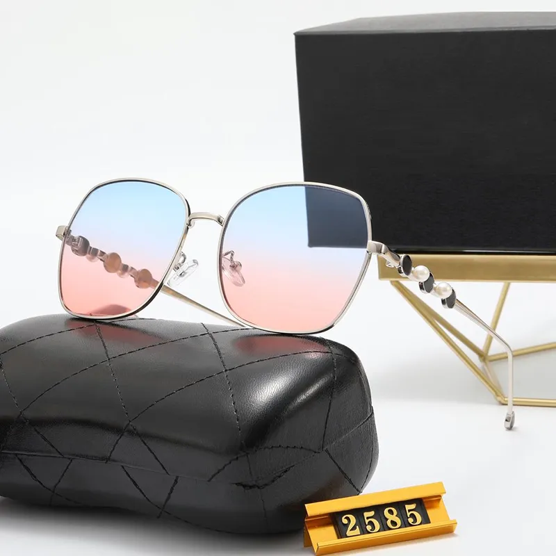 Ganze Damen-Sonnenbrille, neuestes einfaches Metall, großer Rahmen, exquisite Perle, modifizierte Bügel, Modeaccessoires, schwarz, rosa, Ozean, col286g