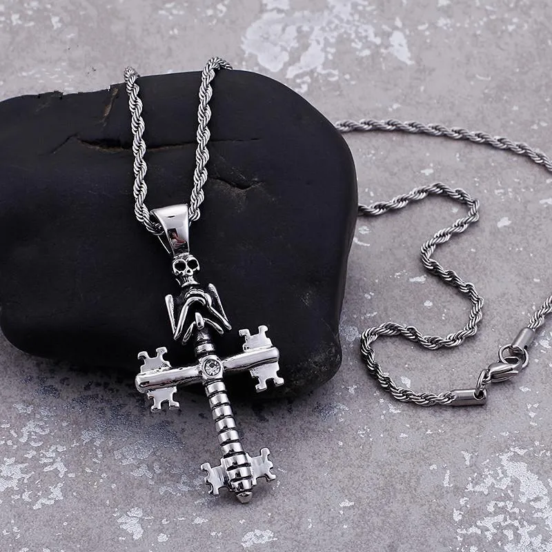 Punk Evil Skull Wisiant Naszyjniki dla mężczyzn Stal nierdzewna łańcuch krzyżowy Gothic Biker Accessories202e