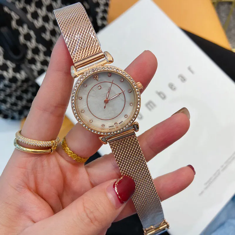 Il marchio di moda guarda l'orologio da polso con cinturino in acciaio Matel in stile abbastanza cristallo da donna CHA50253p
