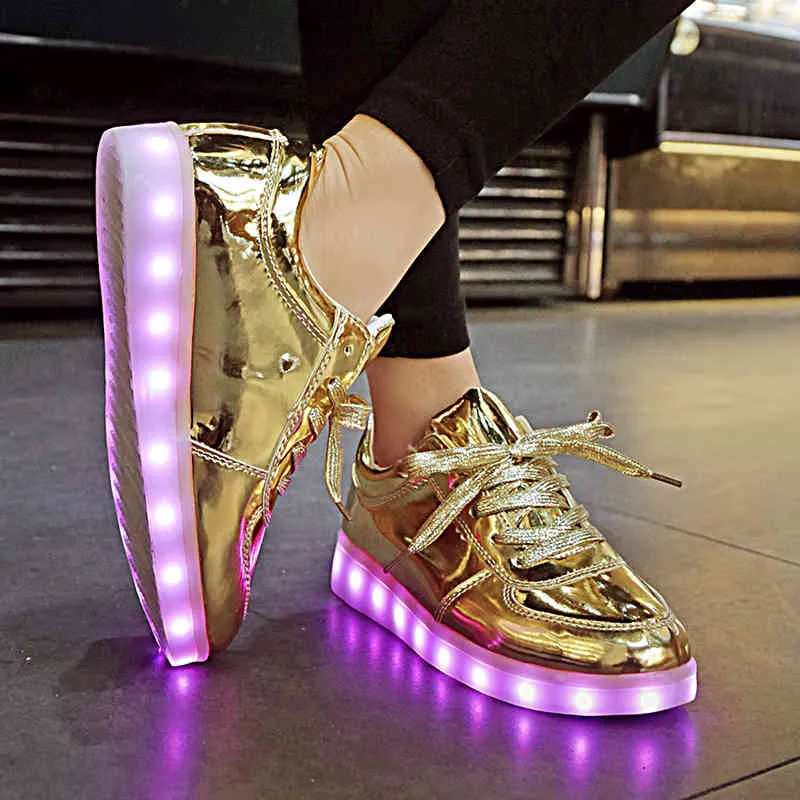 EUR 30-44 Sneakers bambini incandescente Fashion USB Ricaricabile Illuminato Scarpe LED Scarpe da ginnastica luminose bambini ragazze 210329