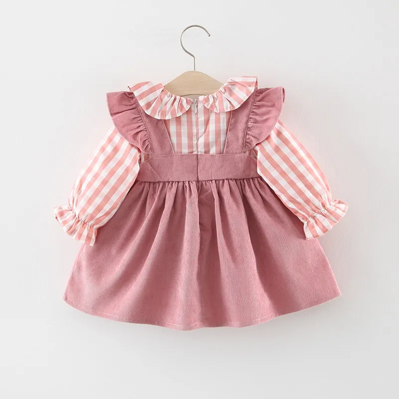 女の赤ちゃんのドレス春生まれた女の子の女の子のドレス幼児子供のスーツの格子縞のイチゴのパッチワーク甘い服210429