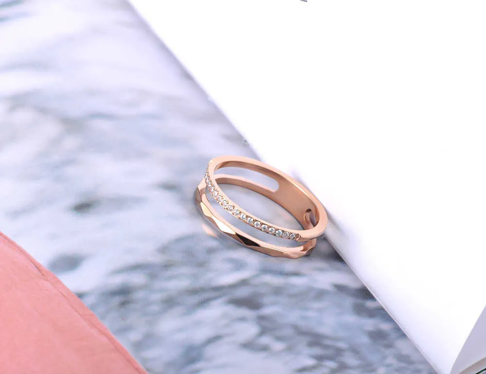 Lokaer Titanium Ze Stali Nierdzewnej Cut Pierścień Trendy Mozaika CZ Crystal Rose Gold Obrączki Biżuteria Dla Kobiet Dziewczyny R19063 x0715